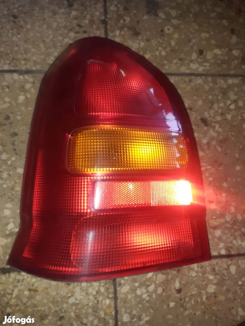 Suzuki Alto Bal Hátsó Lámpa