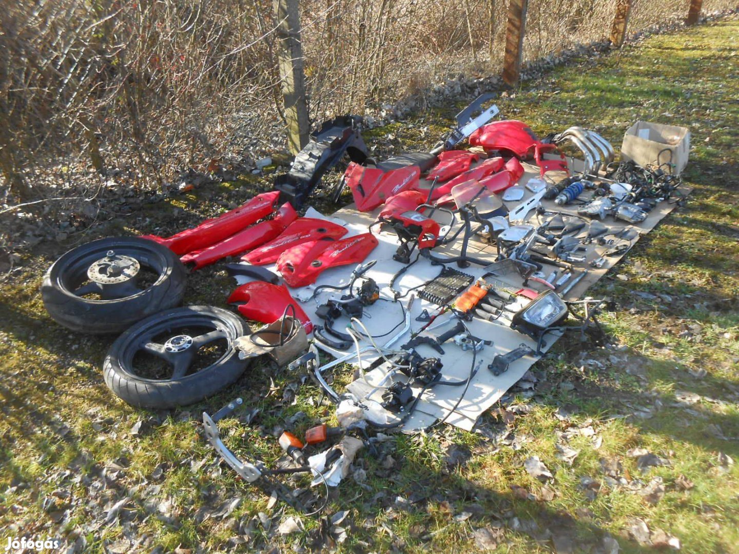Suzuki Bandit 600-as alkatrészek,egyben nagyon olcsón eladók