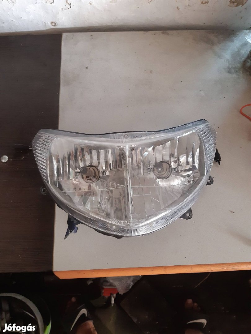 Suzuki Burgman 125 első lámpa