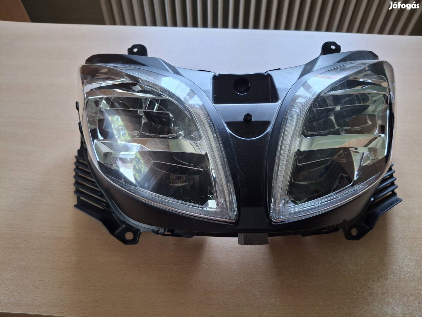 Suzuki Burgman 2018 as 400 as fényszóró 