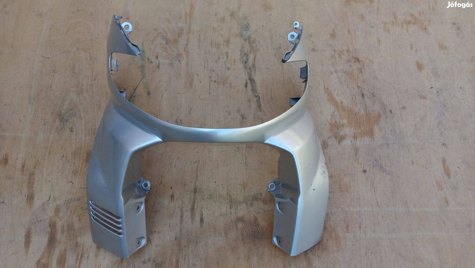 Suzuki Burgman 250 - 400 (merci lámpás) első idom 2