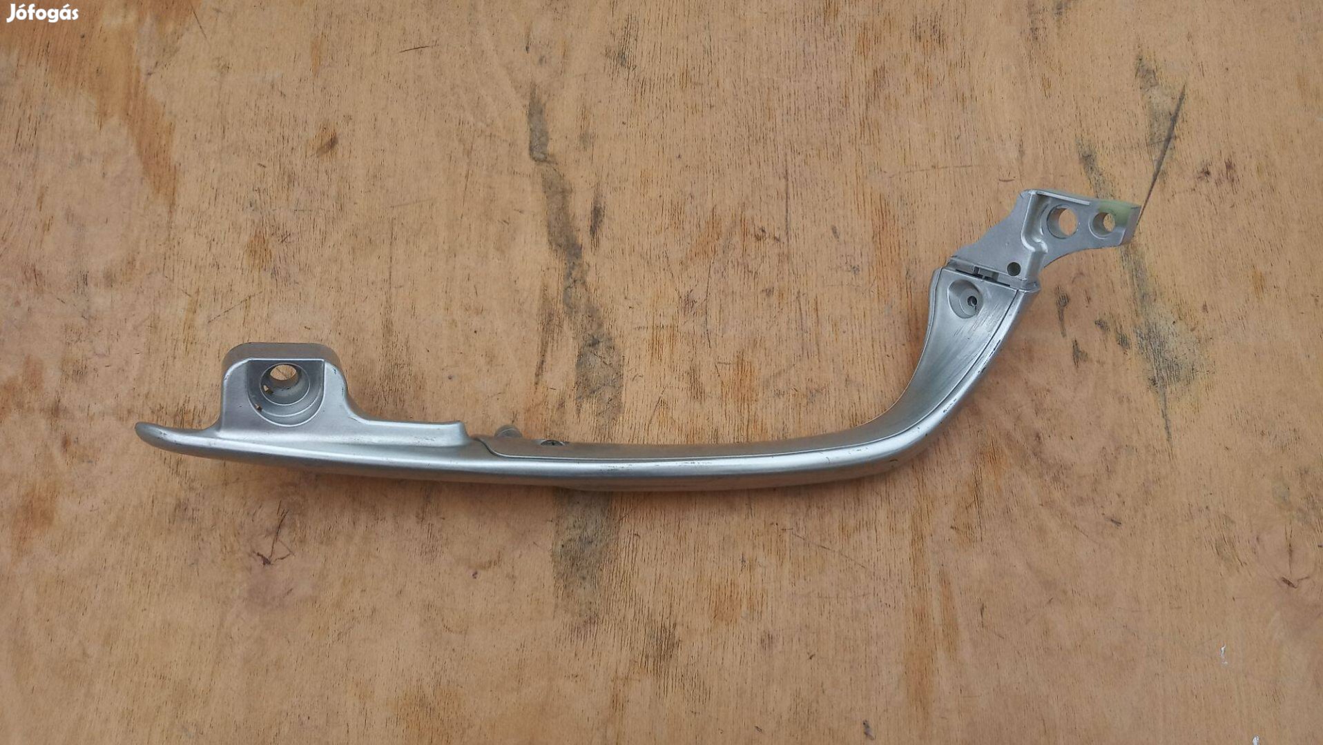 Suzuki Burgman 250 - 400 (merci lámpás) hátsó kapaszkodó balos