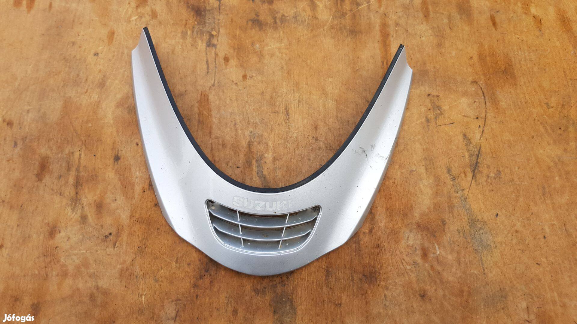Suzuki Burgman 250 - 400 (merci lámpás) plexi takaró idom sérült