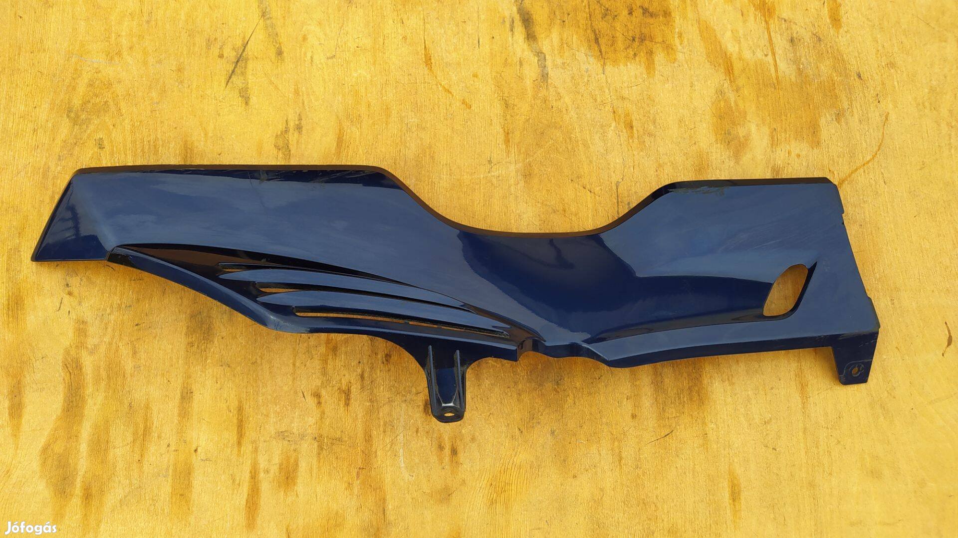 Suzuki Burgman 250 - 400 (merci lámpás) taposó alatti idom jobbos kék