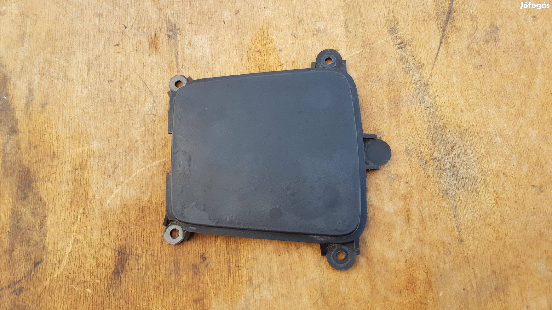 Suzuki Burgman 250 - 400 háttámla közép burkolat