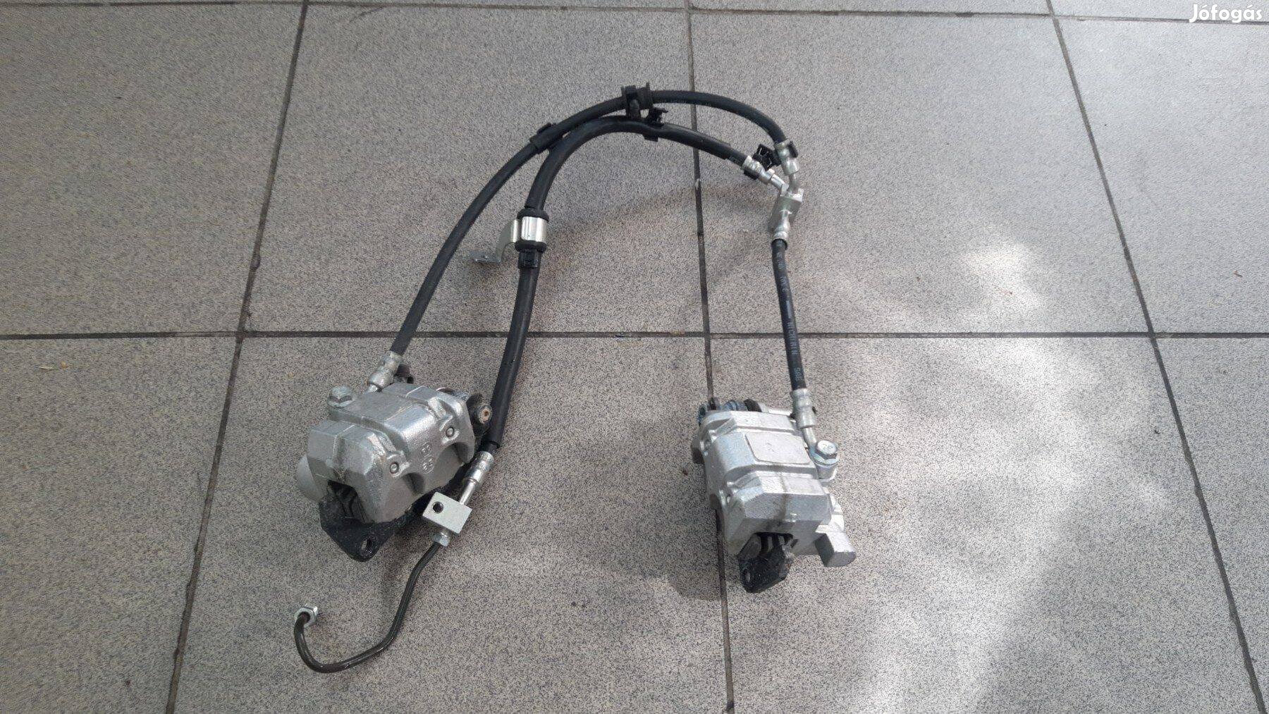 Suzuki Burgman 400 2010 első féknyereg szett