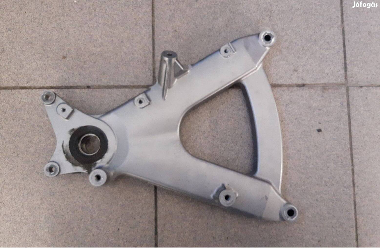 Suzuki Burgman 400 2010 kipufogó tartó