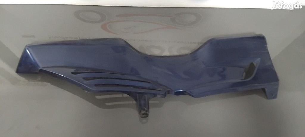 Suzuki Burgman 400 Jobb alsó burkolat