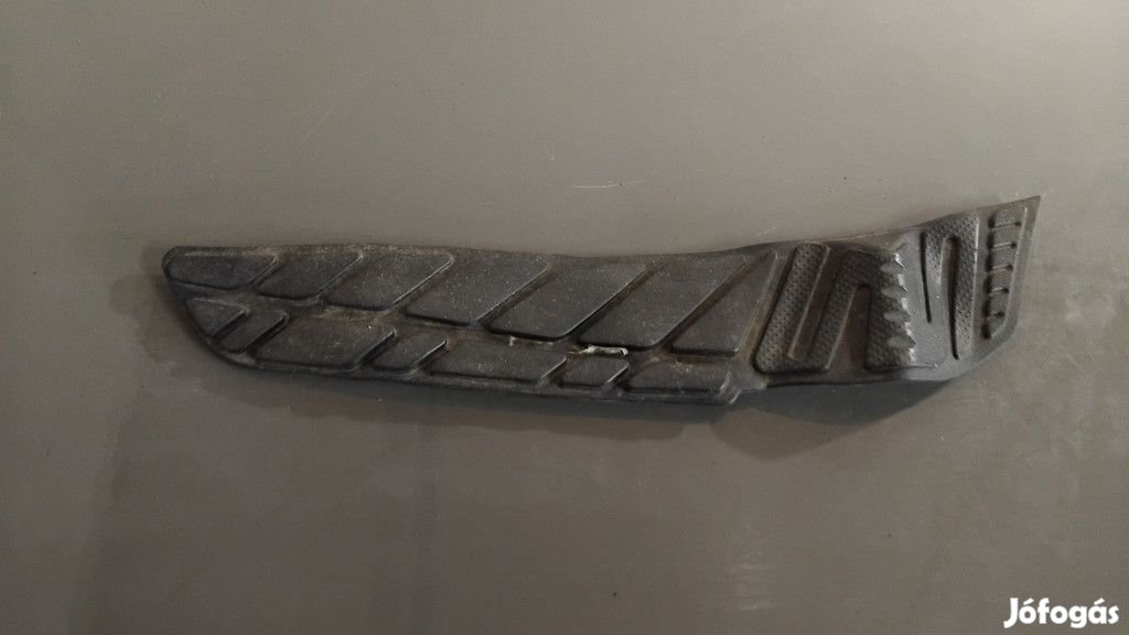 Suzuki Burgman 400 K3 Jobb oldali taposógumi