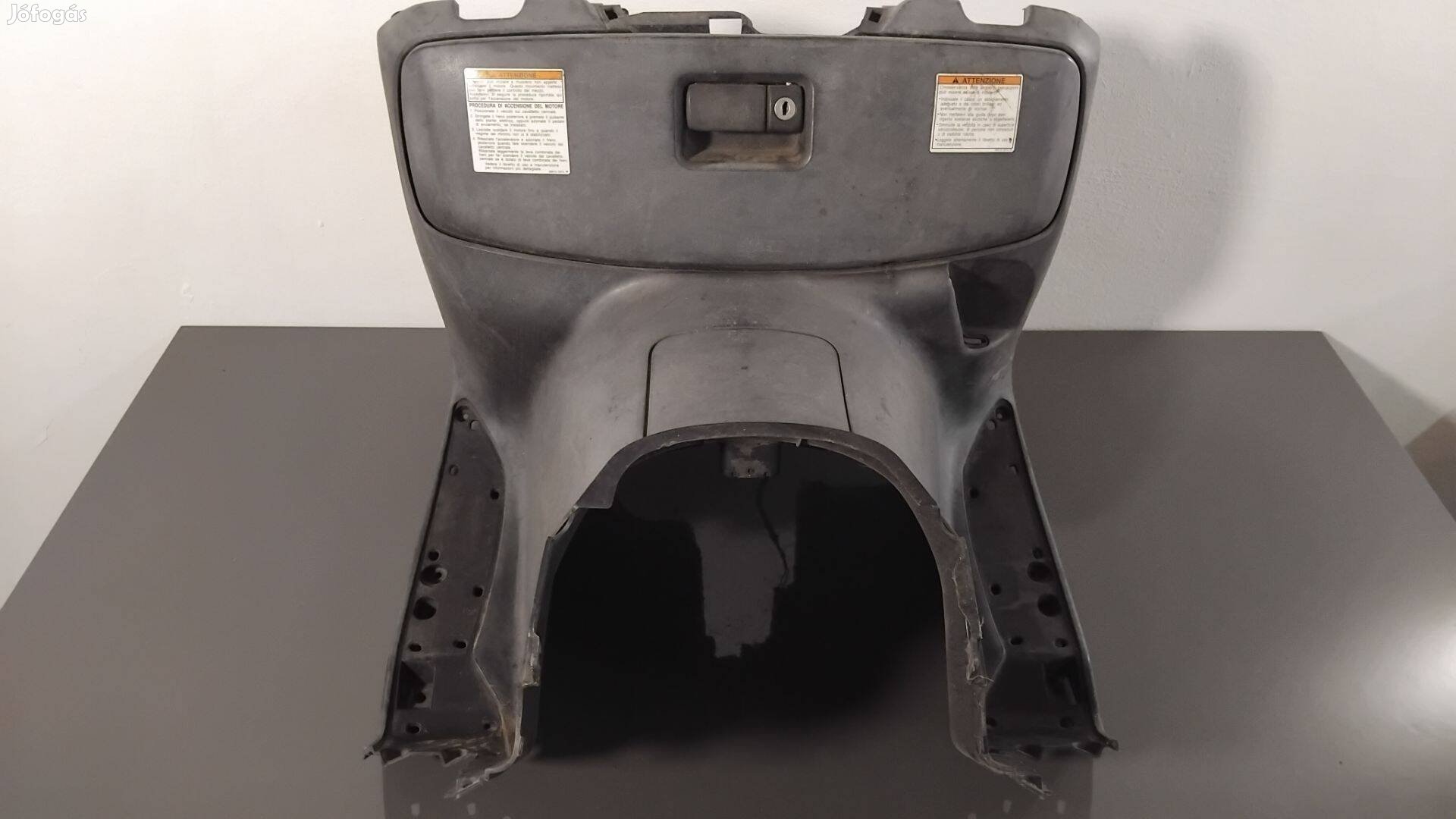 Suzuki Burgman 400 K3 Térdidom | 92111-14G0