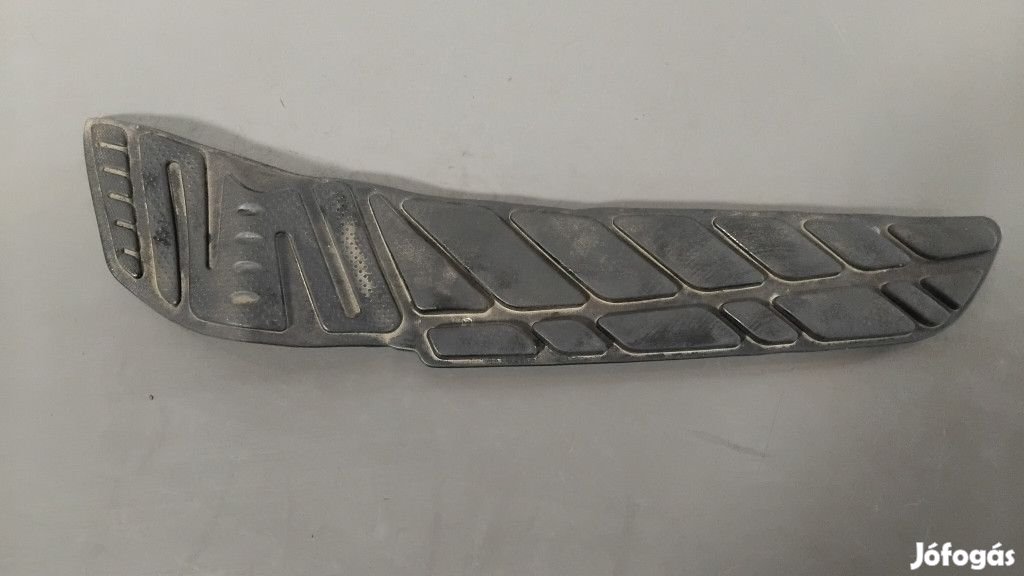 Suzuki Burgman 400 K3 - Bal hátsó taposógumi - 48241-14G