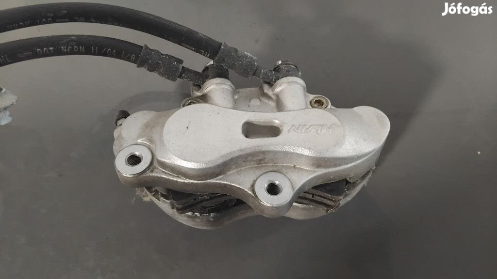 Suzuki Burgman 400 K3 - Első féknyereg