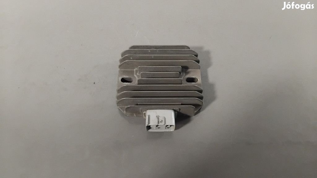 Suzuki Burgman 400 K3 - Feszültségszabályzó