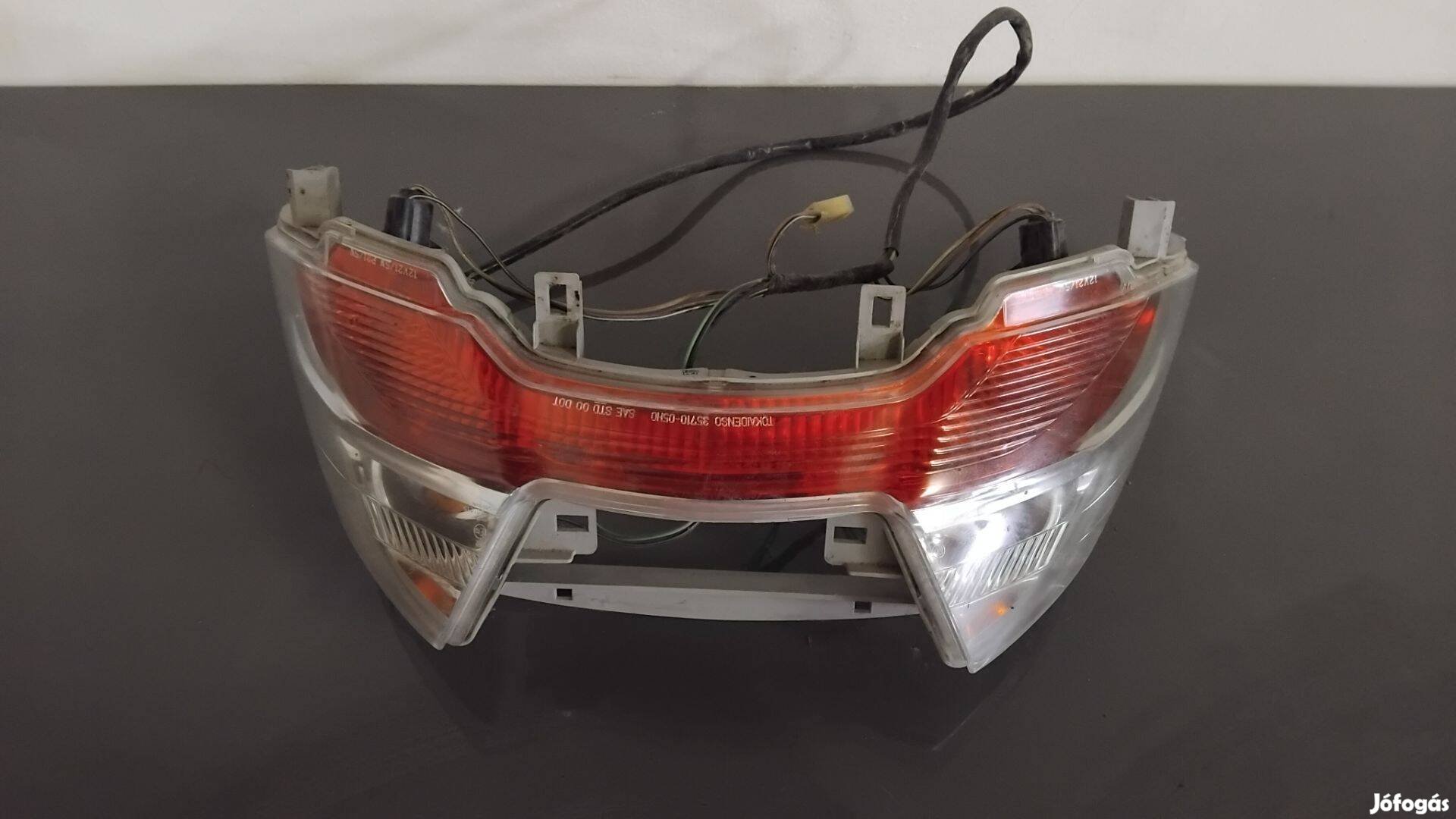 Suzuki Burgman 400 K7 Hátsó lámpa | 35710-05H0