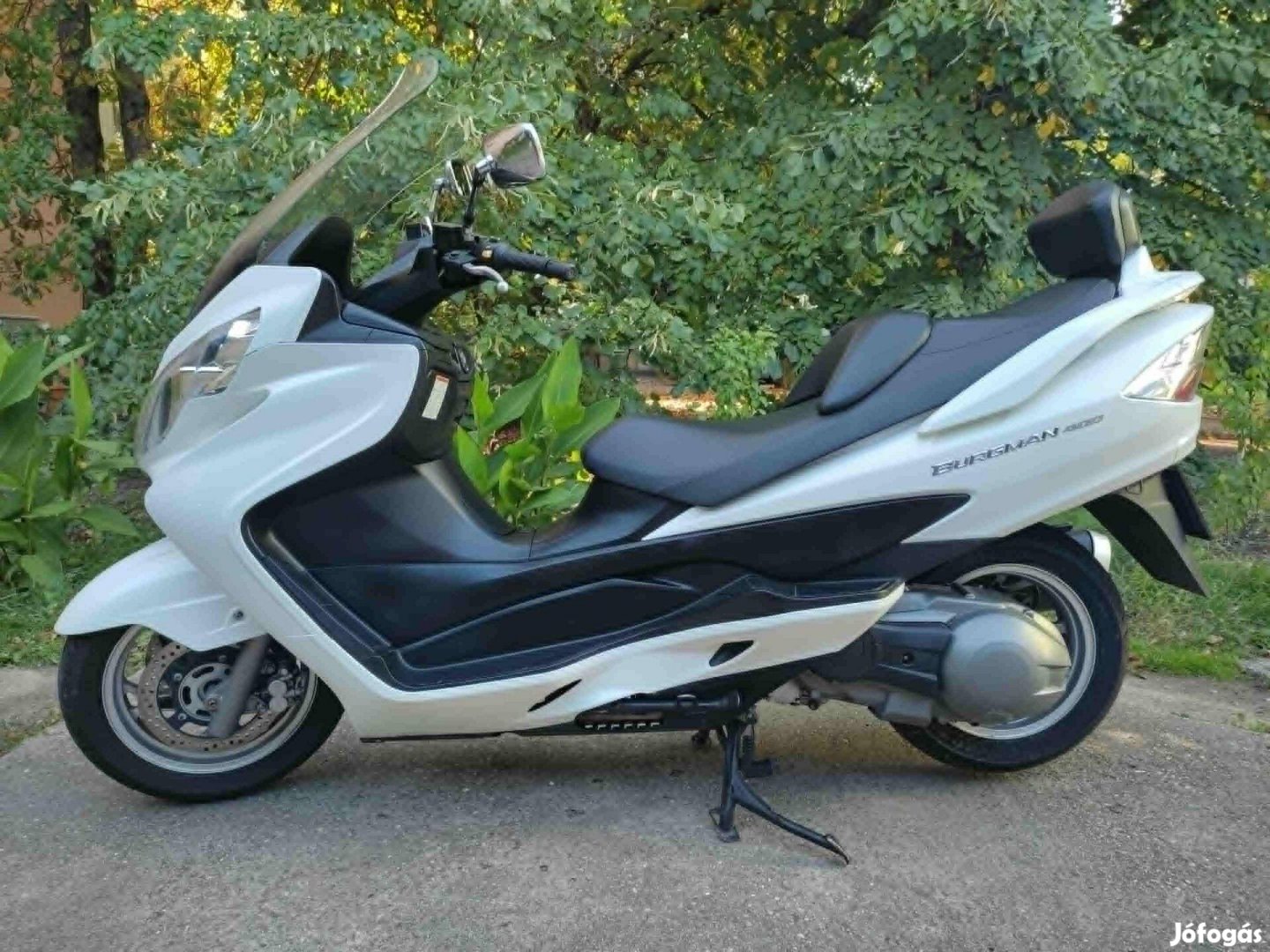 Suzuki Burgman 400-as, kevés kilométerrel eladó!