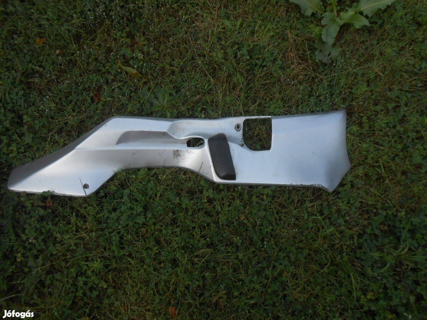 Suzuki Burgman 650,2004-es,Osztrákról: legalsó szinrefújt idomok