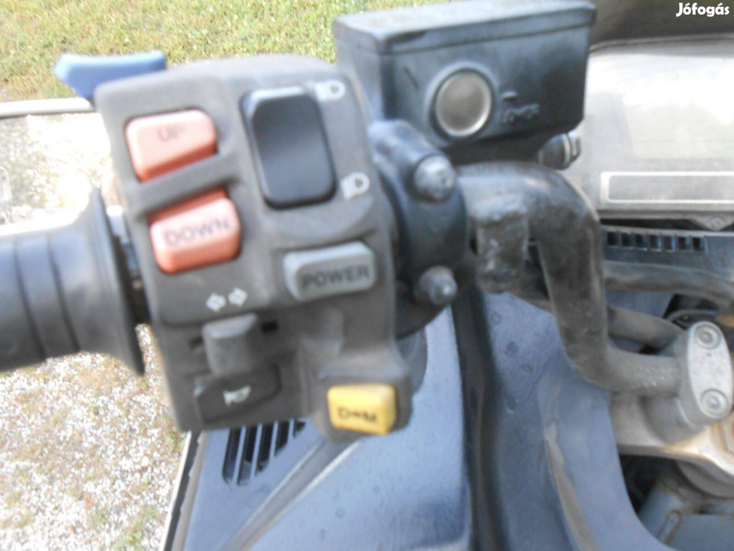 Suzuki Burgman 650,2004-esről:85000 km-t hasz. kormánykapcsolók