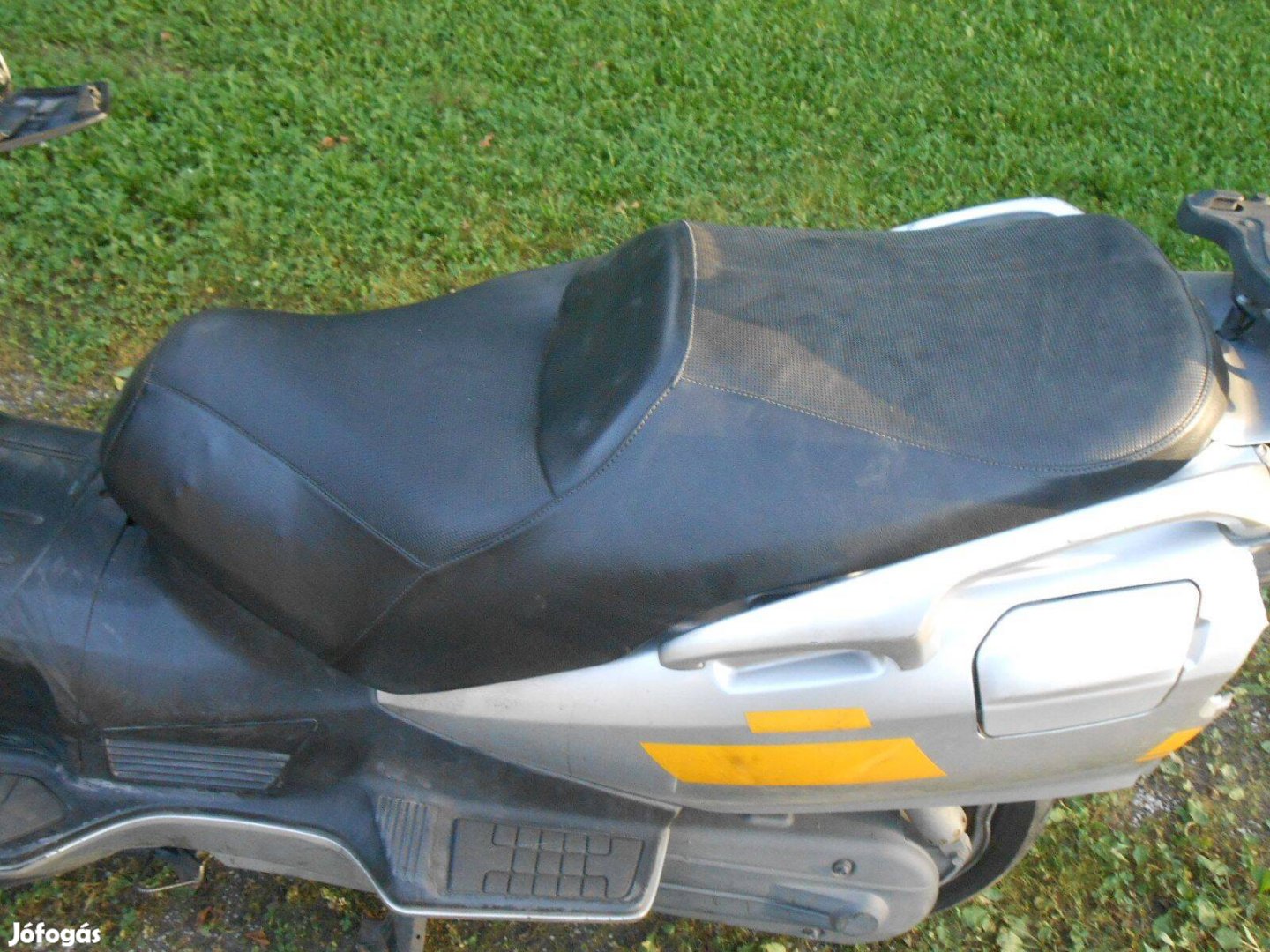 Suzuki Burgman 650,2004-esről :85000 km-t használt,kiűlt bőrülés