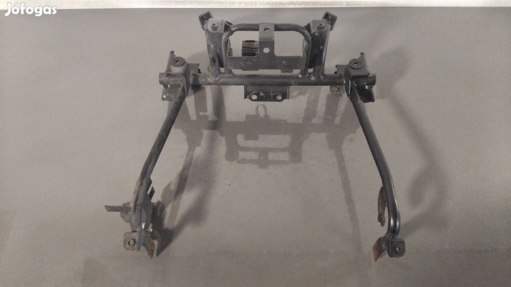 Suzuki Burgman 650 (2003-2004) - Fejidom tartó konzol