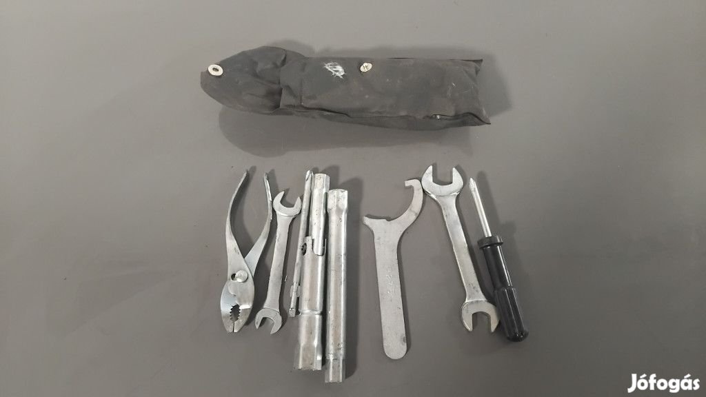 Suzuki Burgman 650 (2003-2004) - Szerszámkészlet