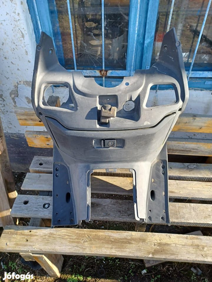 Suzuki Burgman térd idom ( Merci lámpás )