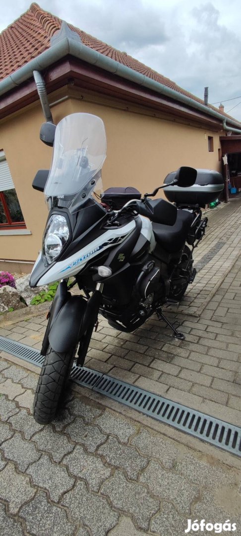 Suzuki DL 650 Vstrom 2023 20E km, új gumik első tulaj