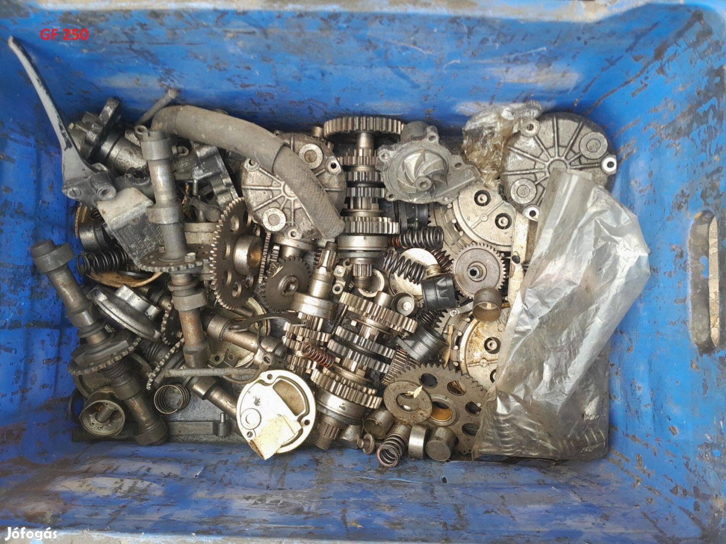 Suzuki GF 250 motor alkatrész