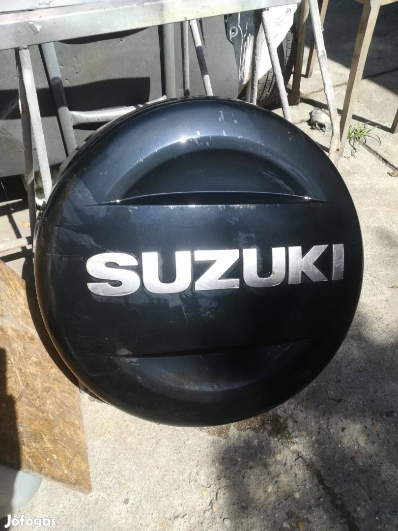 Suzuki GRAND Vitara Pótkerék Tartó takaró sérült hiányos
