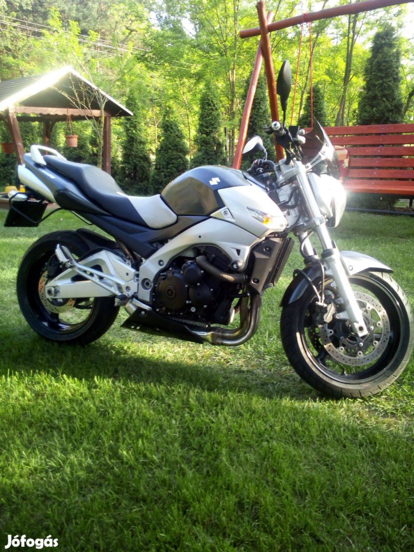 Suzuki GSR 600