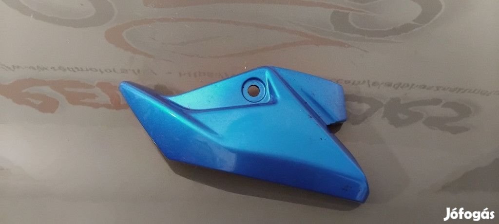 Suzuki GSR 600 Bal oldali fényszóró burkolat