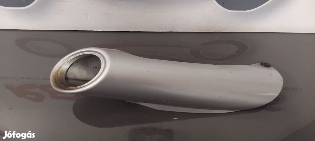 Suzuki GSR 600 Bal oldali kipufogó burkolat