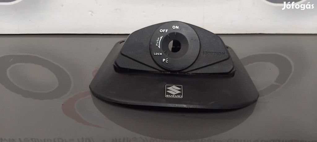 Suzuki GSR 600 Gyújtáskapcsoló fedél