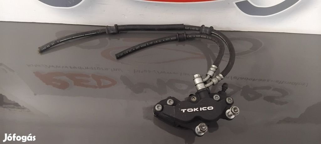 Suzuki GSR 600 Jobb első féknyereg