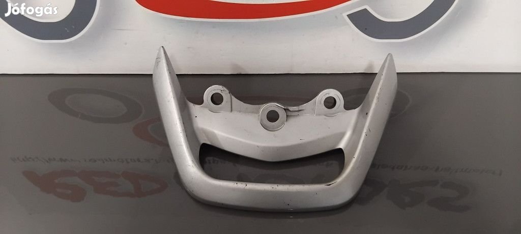 Suzuki GSR 600 Kapaszkodó