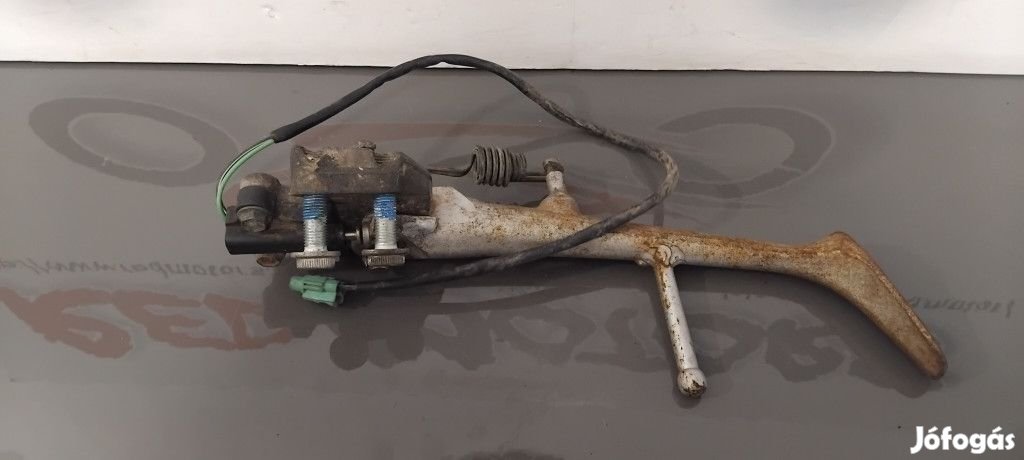 Suzuki GSR 600 Oldalsztender, kapcsolóval