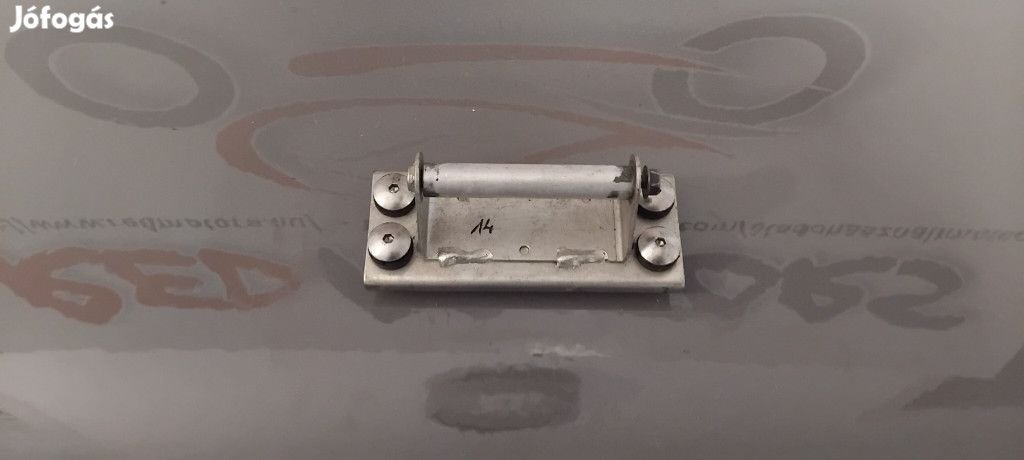 Suzuki GSR 600 Tank konzol