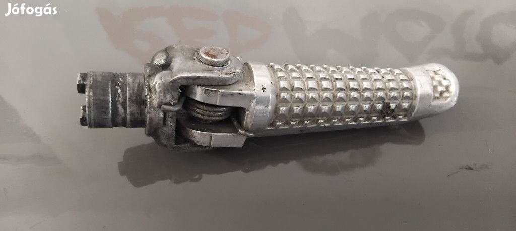 Suzuki GSXR 750 K1 Jobb lábtartó tüske