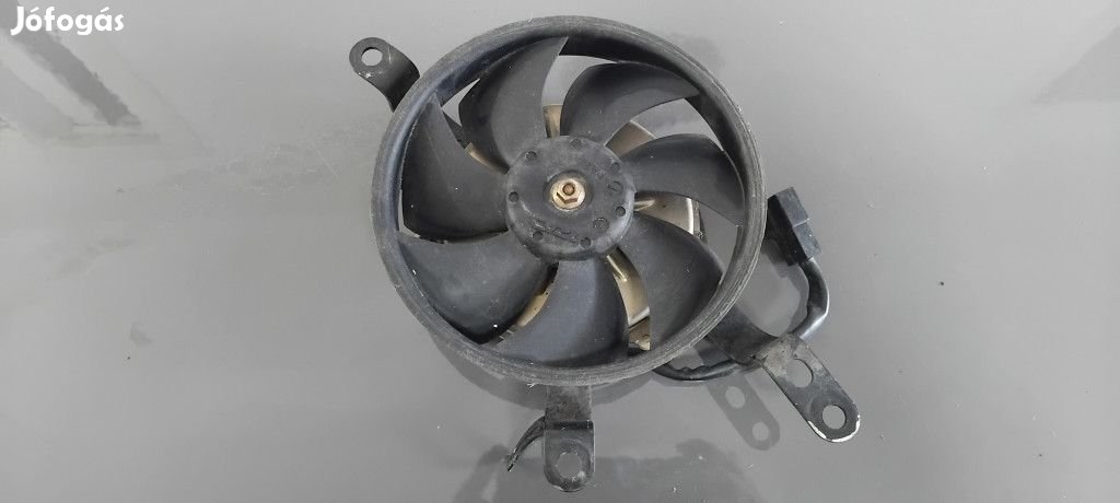 Suzuki GSXR 750 K1 Ventilátor