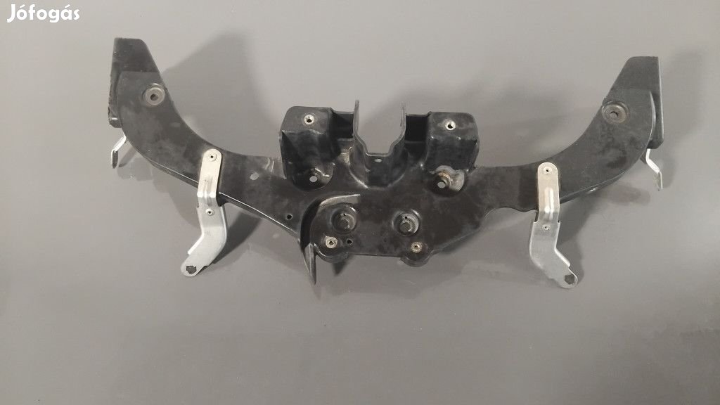 Suzuki GSX 1300 B-king - Üzemanyagtartály konzol