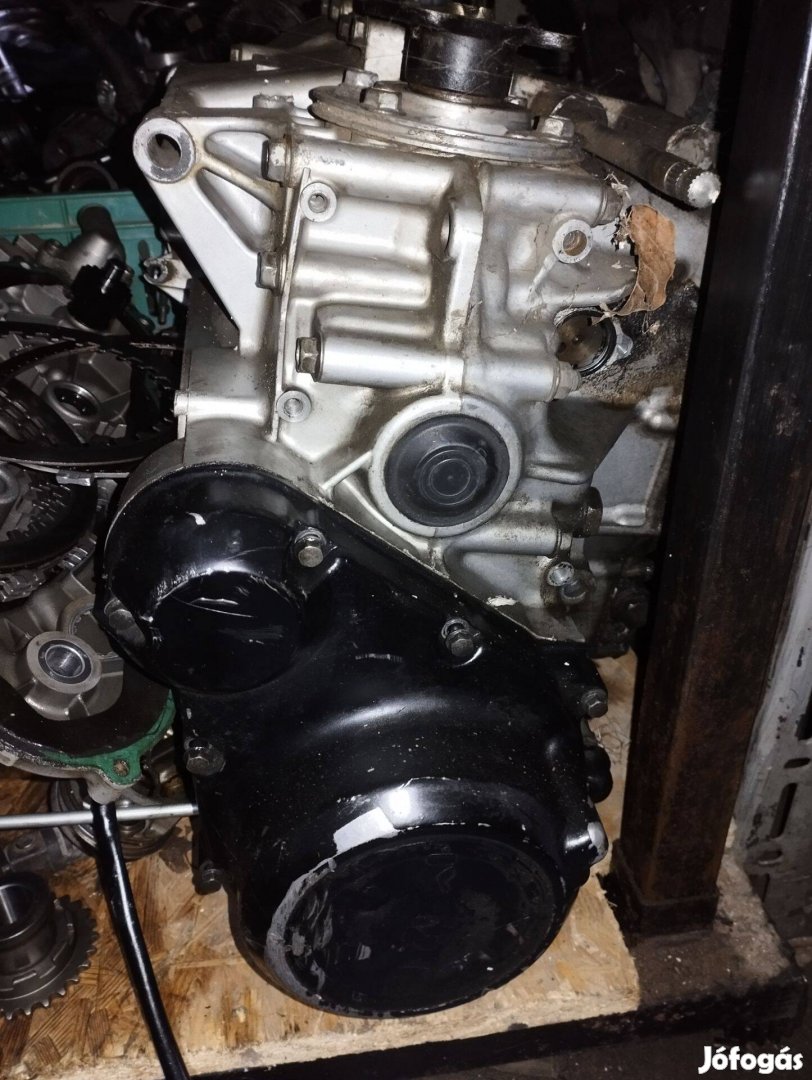 Suzuki GS 650 alkatrész blokk