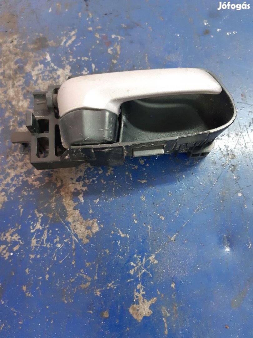 Suzuki Grand Vitara 05- Jobb Első Belső Ajtókilincs