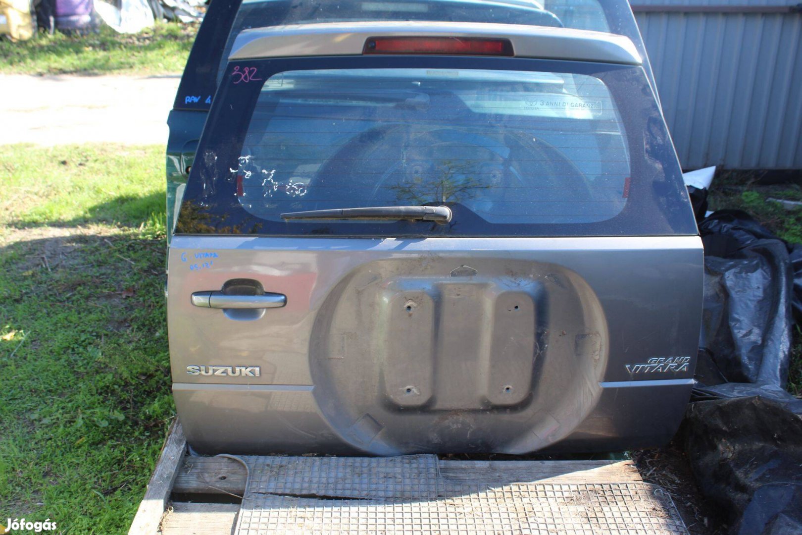 Suzuki Grand Vitara 2005-2012 csomagtérajtó (382)