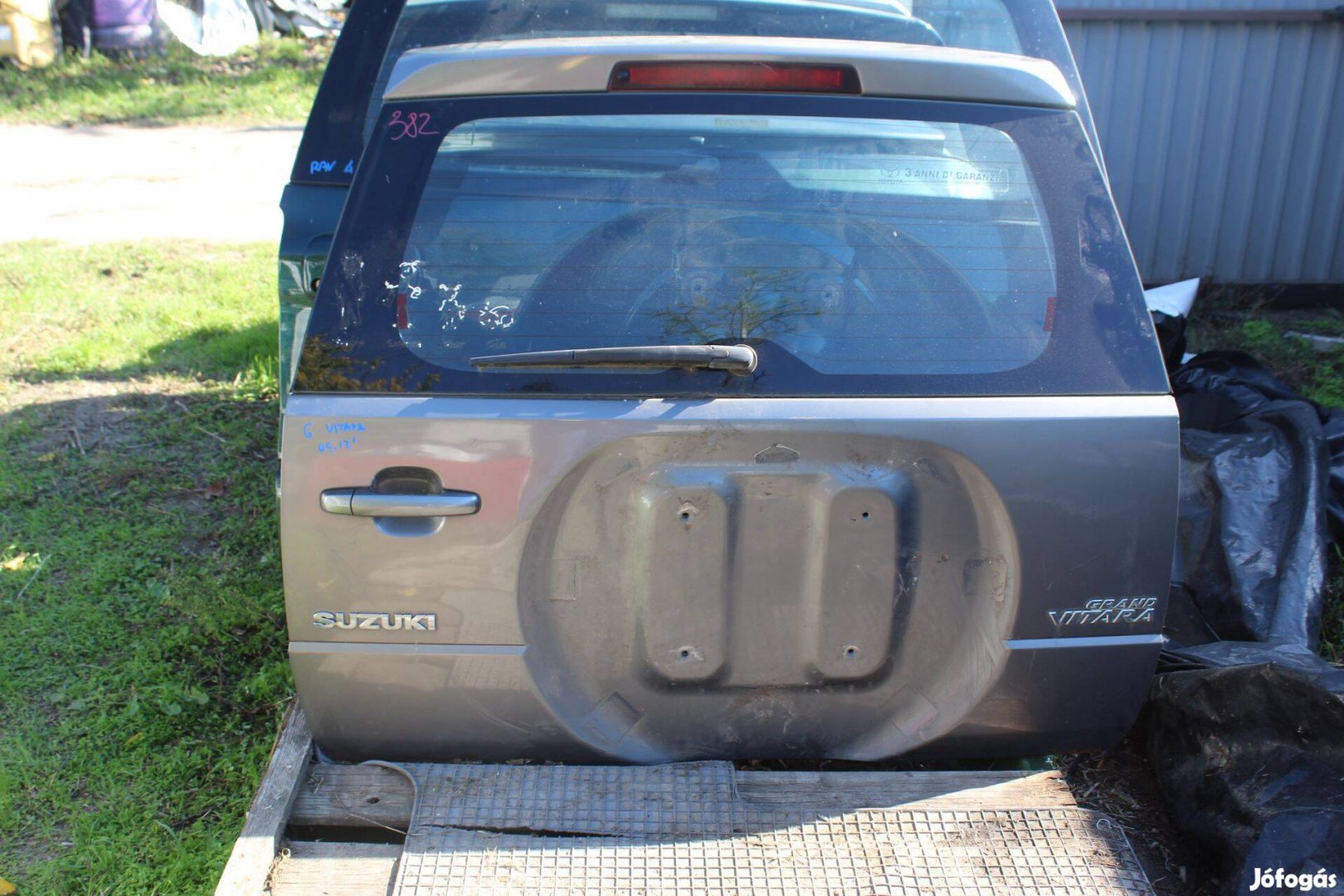 Suzuki Grand Vitara 2005-2012 csomagtérajtó (382)