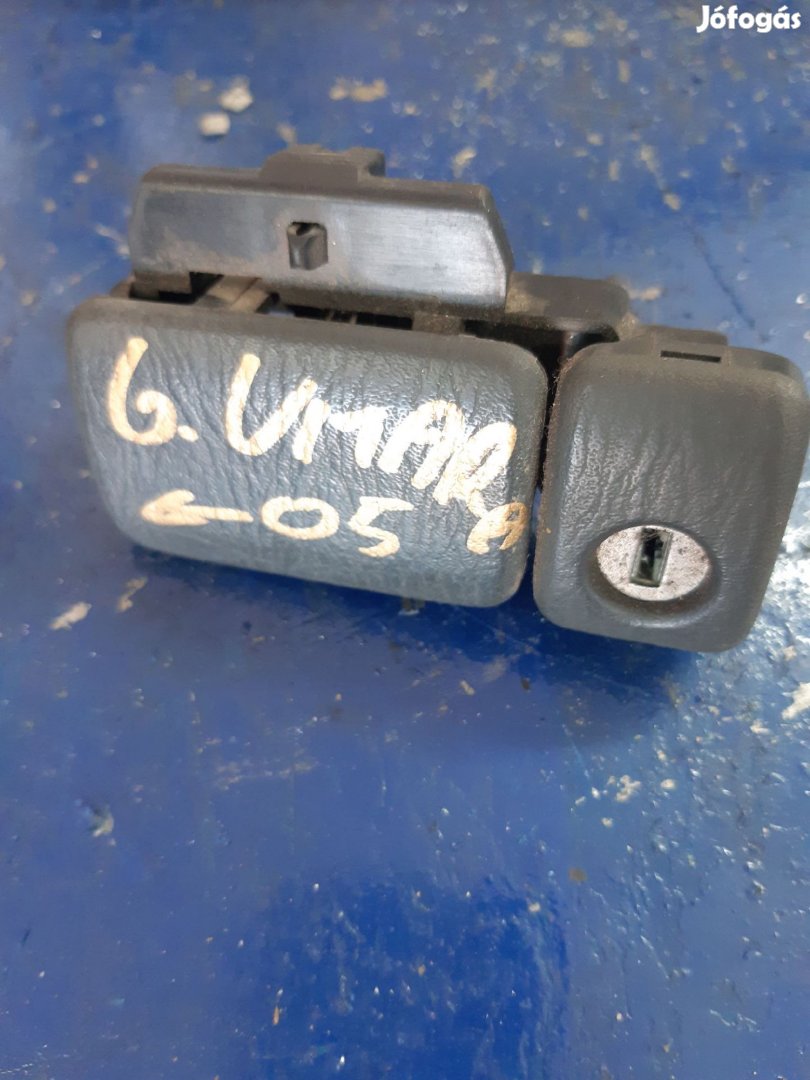 Suzuki Grand Vitara -05 Kesztyűtartó Ajtó Kilincs