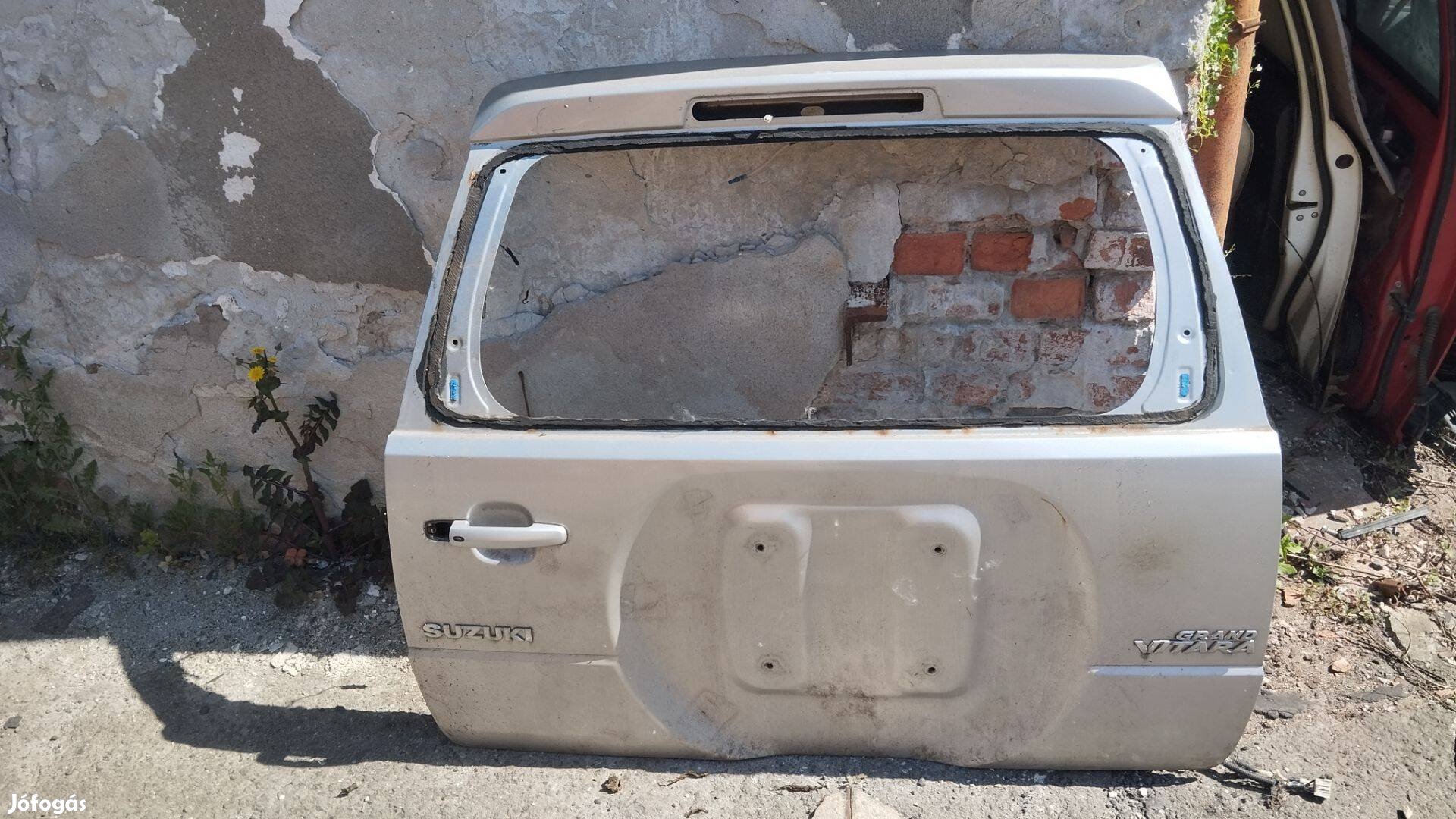 Suzuki Grand Vitara csomagtér ajtó