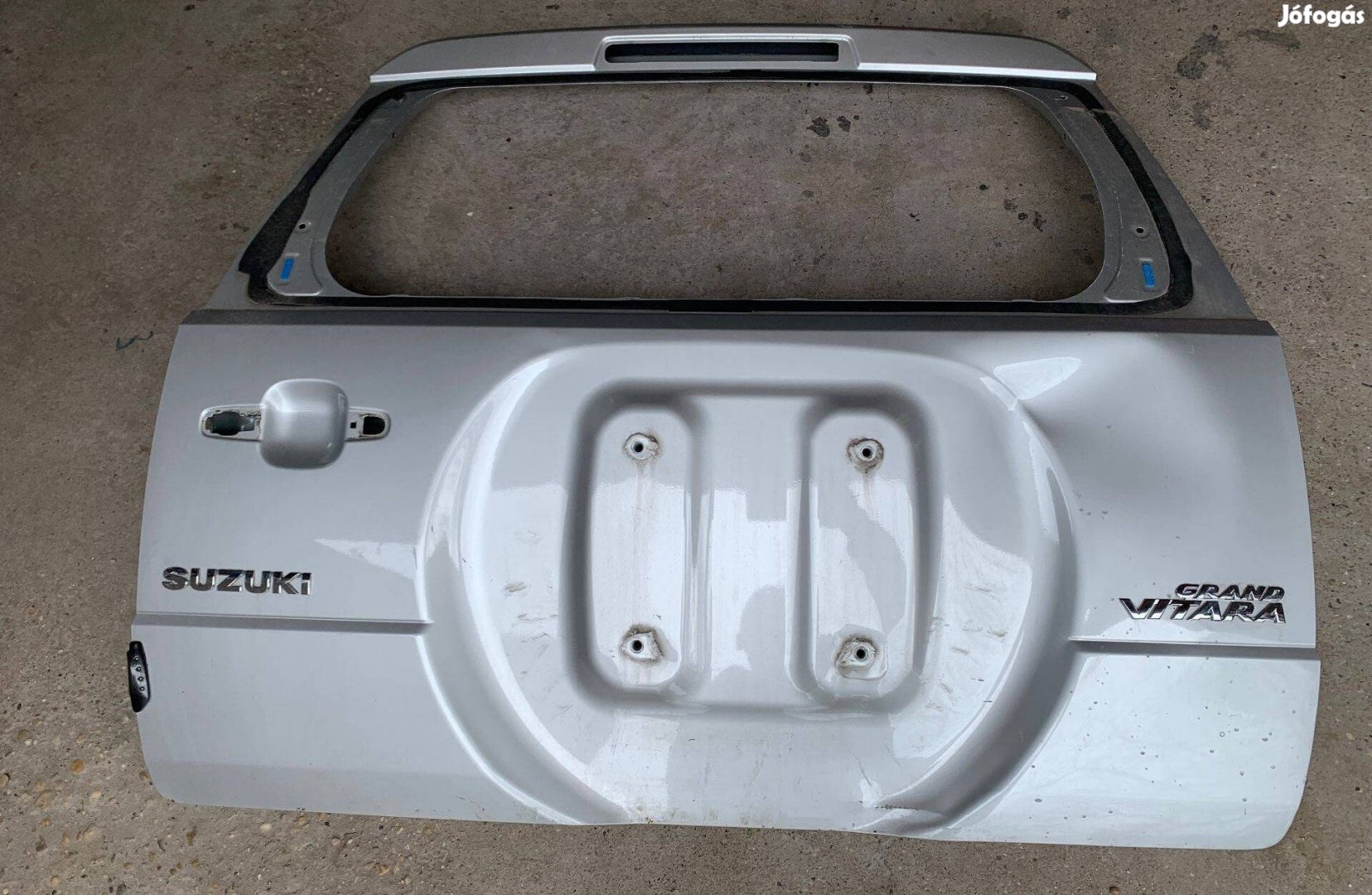Suzuki Grand Vitara csomagtérajtó