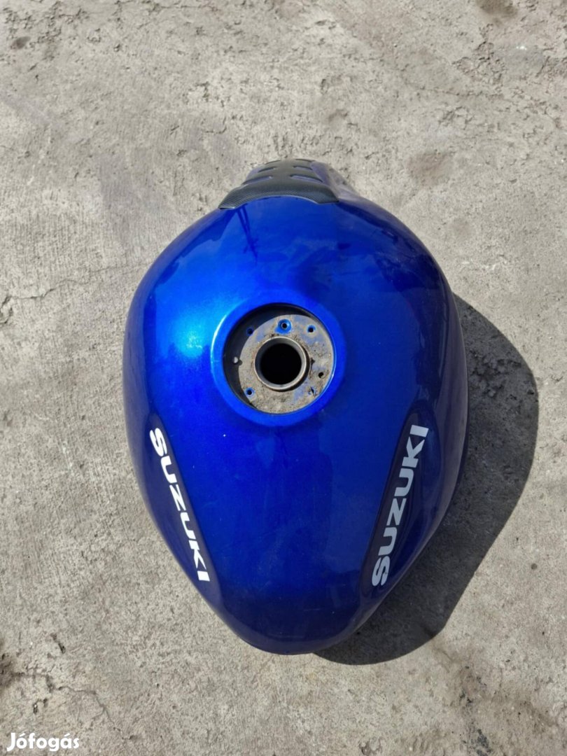 Suzuki Gsf Bandit 600 2000 üzemanyag tank 