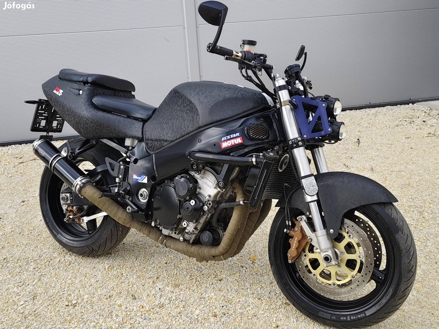 Suzuki Gsx-R 750 injektoros kinti papírokkal