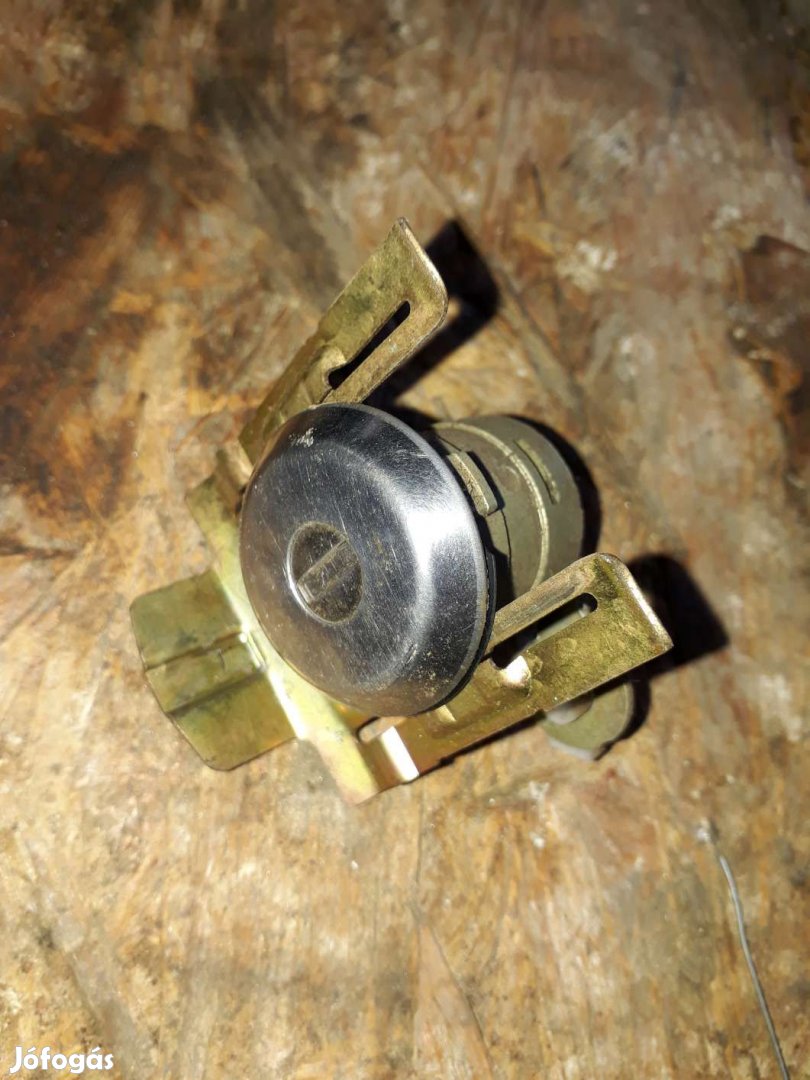 Suzuki Ignis 03-07 Első Ajtó Zárbetét