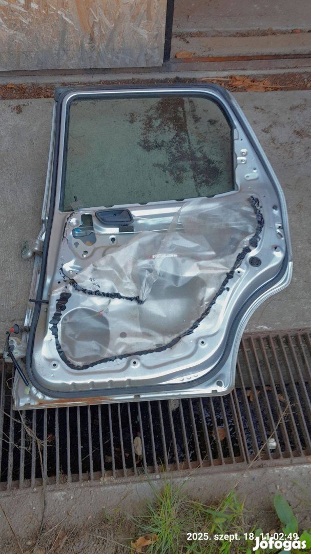 Suzuki Ignis II jobb hátsó ajtó